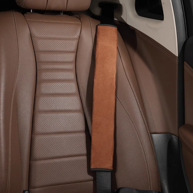 Kryt bezpečnostního pásu SilkLeather - ochrana krku a možnost loga