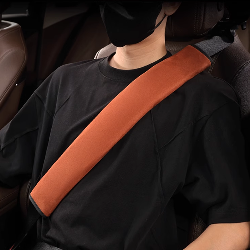 Kryt bezpečnostního pásu SilkLeather - ochrana krku a možnost loga