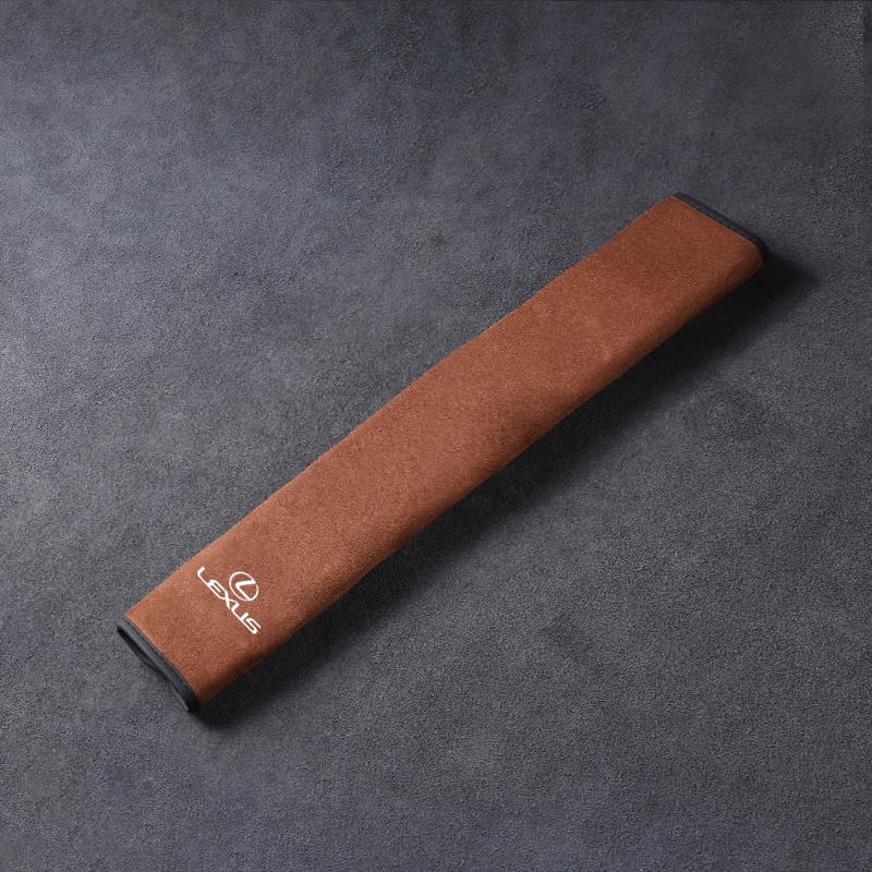 Kryt bezpečnostního pásu SilkLeather - ochrana krku a možnost loga