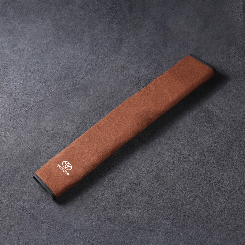 Kryt bezpečnostního pásu SilkLeather - ochrana krku a možnost loga