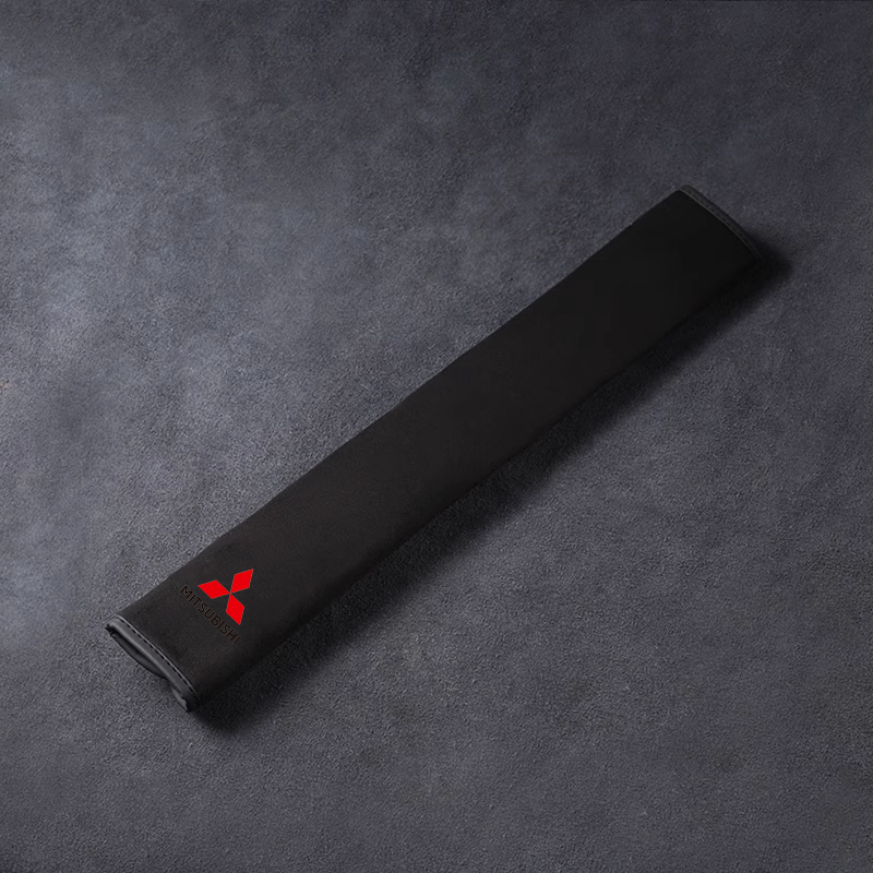 Kryt bezpečnostního pásu SilkLeather - ochrana krku a možnost loga