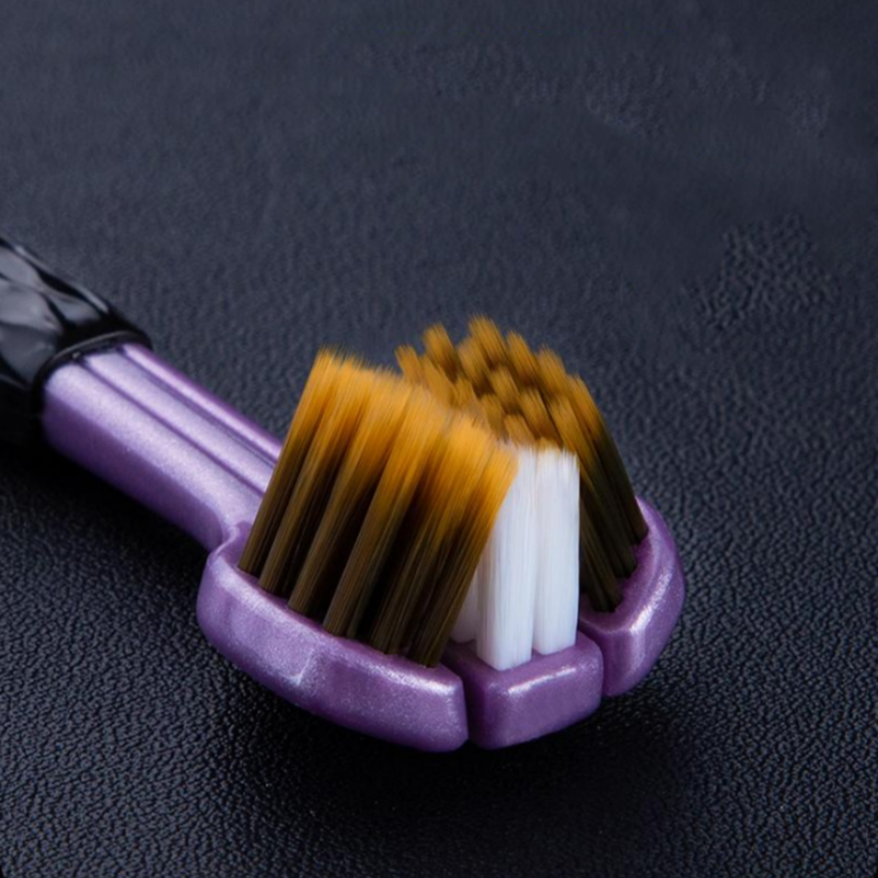 🦷 Zubní kartáček má tři hlavy a lze jej používat z více úhlů